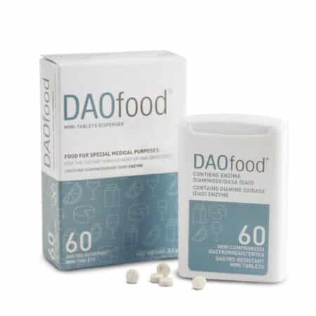 Ask med DAOfood Mini och några tabletter som ligger framför. DAOfood Mini innehåller DAO enzymet diaminoxida som bryter ner histamin från kosten.